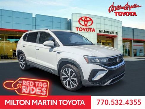 Used 2022 Volkswagen Taos SE FWD image 1