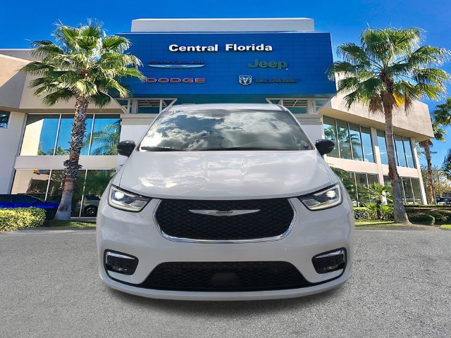 New 2026 Chrysler Pacifica Select FWD image 3