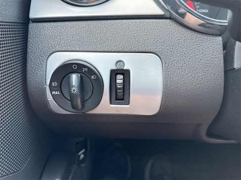 Used 2005 Ford Mustang GT Premium image 16