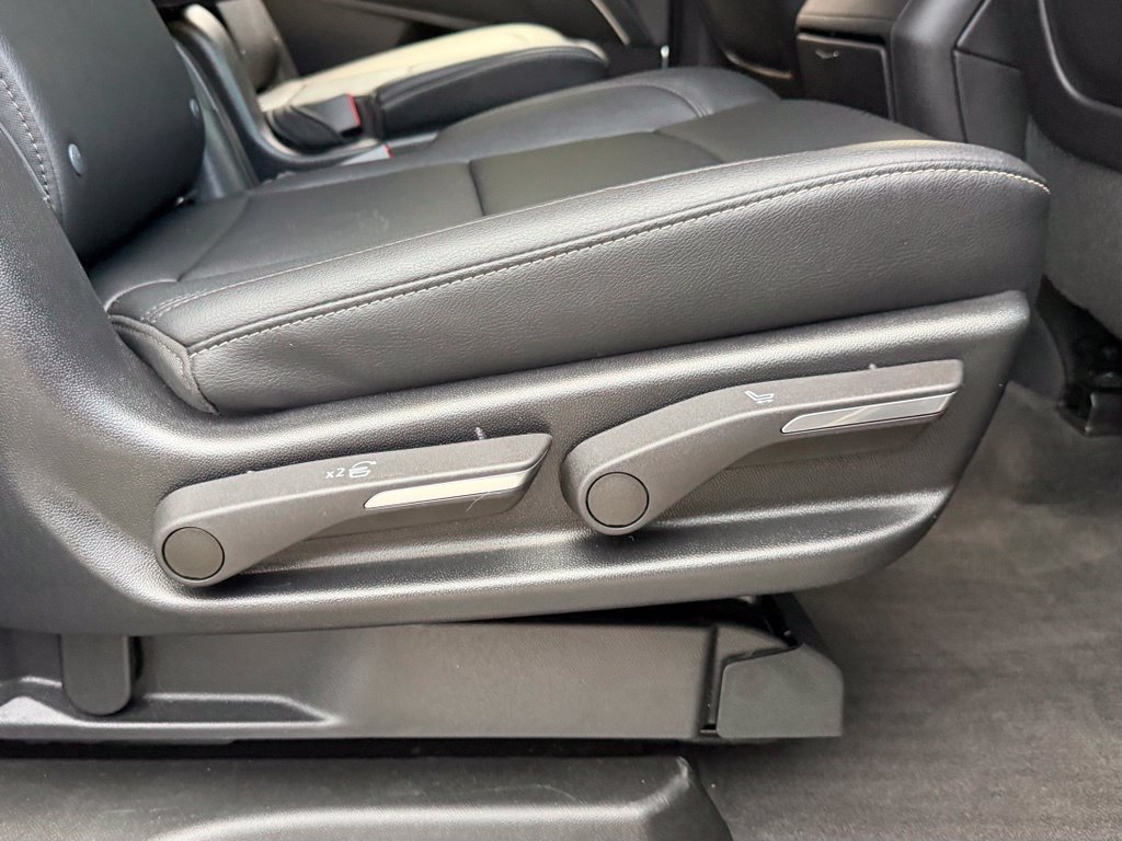 Used 2023 Cadillac Escalade Luxury RWD image 43