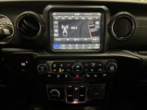 Used 2022 Jeep Gladiator Overland image 8