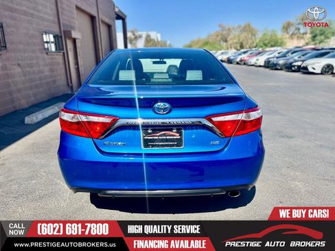 Used 2017 Toyota Camry SE FWD image 3