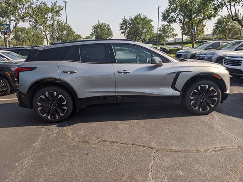 New 2025 Chevrolet Blazer EV RS image 9