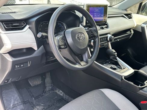 Used 2025 Toyota RAV4 XLE AWD/4WD image 19
