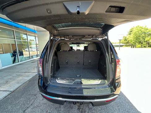 Used 2022 Chevrolet Tahoe LT w/ LT Signature Package AWD/4WD image 5