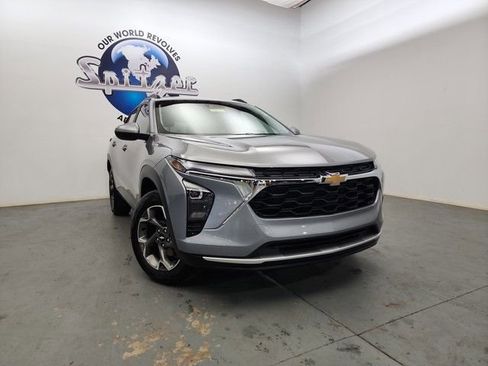 Used 2024 Chevrolet Trax LT image 3
