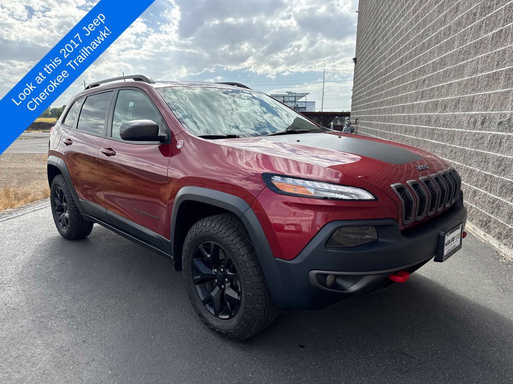 Used 2017 Jeep Cherokee Trailhawk AWD/4WD image 3