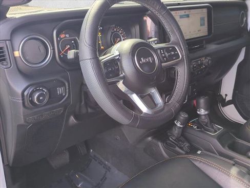 Used 2025 Jeep Wrangler Sahara image 10