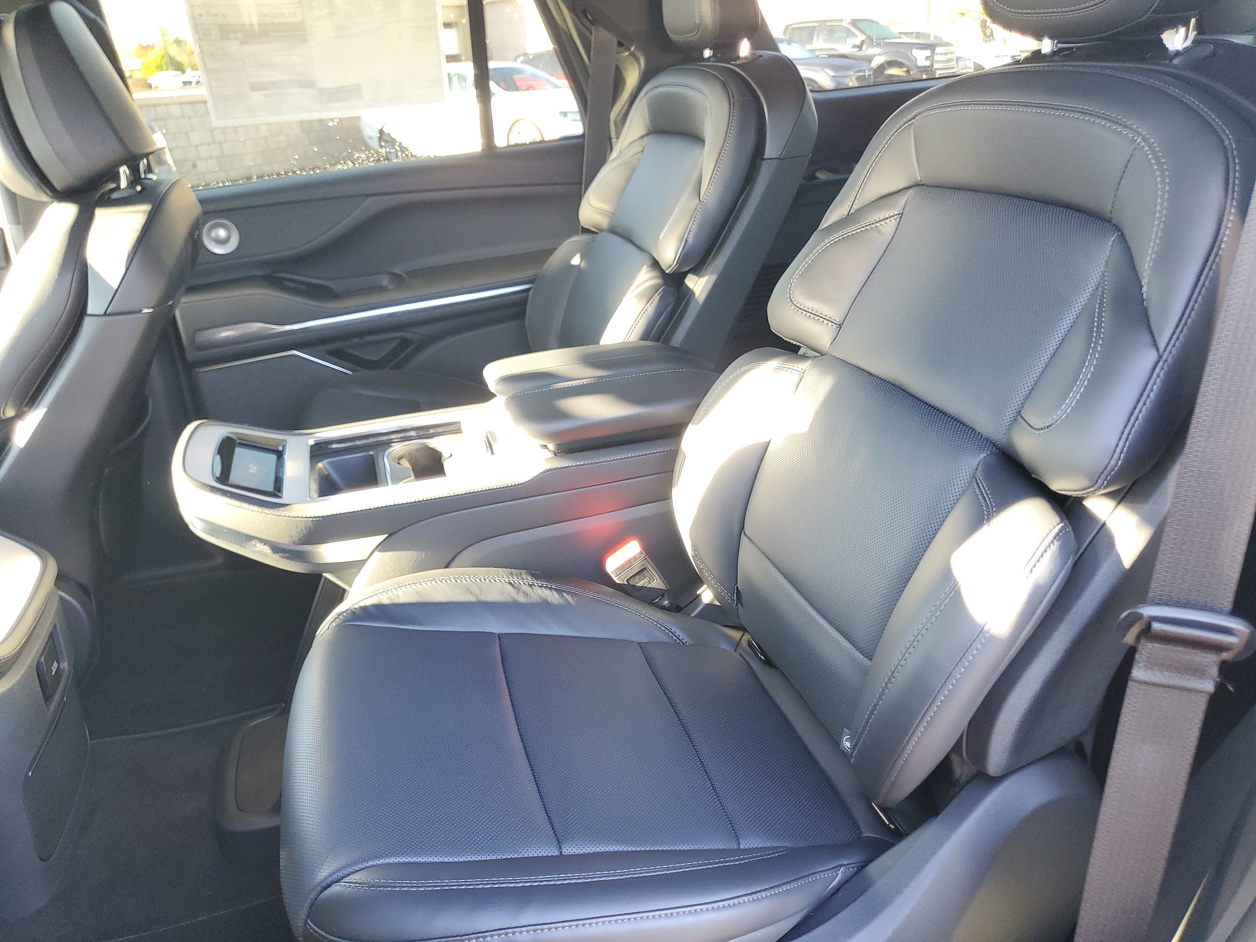 New 2026 Lincoln Navigator Reserve w/ Jet Appearance Package AWD/4WD image 31