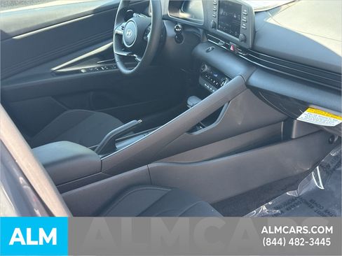 Used 2025 Hyundai Elantra Sport image 34