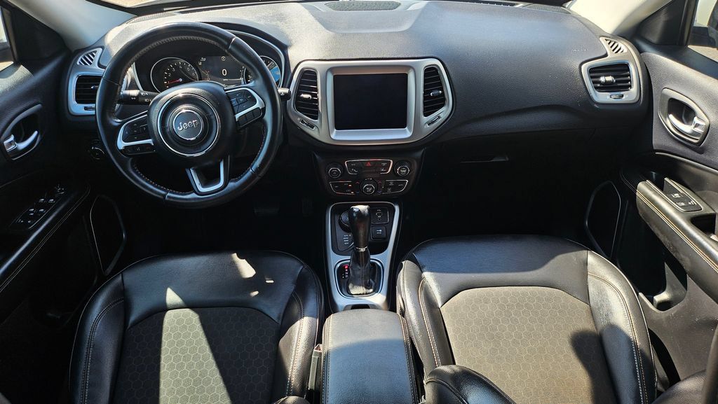 Used 2017 Jeep Compass Latitude w/ Popular Equipment Group AWD/4WD image 5