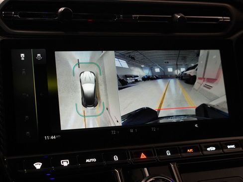 Used 2025 Aston Martin V8 Vantage Coupe image 26