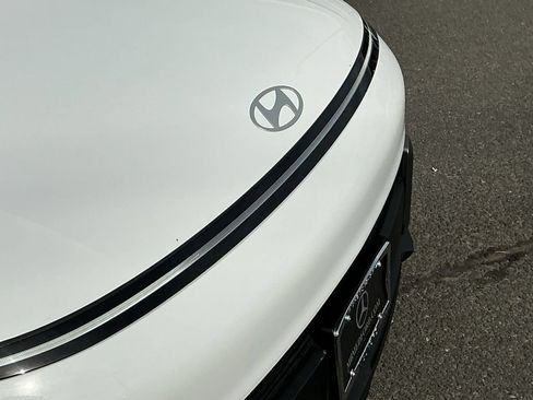 Used 2024 Hyundai Kona SEL FWD image 4