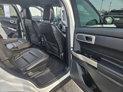 Used 2021 Ford Explorer XLT w/ Equipment Group 202A RWD image 25