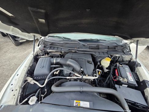 Used 2017 RAM 1500 Express RWD image 22