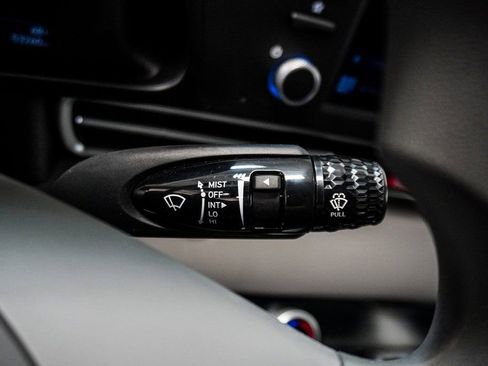 Used 2022 Hyundai Elantra SEL image 15