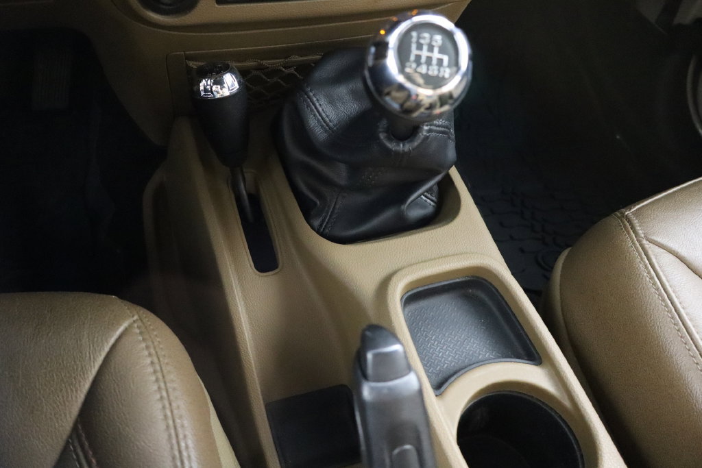 Used 2016 Jeep Wrangler Sahara AWD/4WD image 19