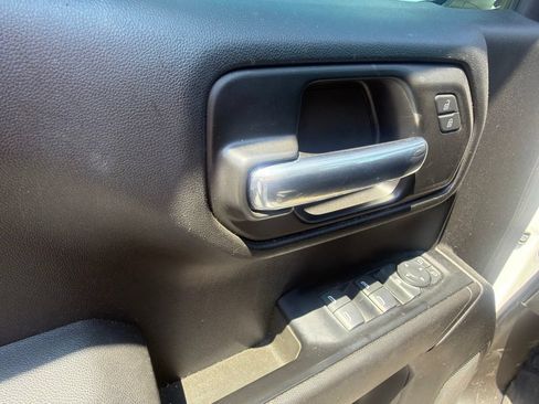 Used 2019 Chevrolet Silverado 1500 Custom Trail Boss w/ Custom Convenience Package AWD/4WD image 16