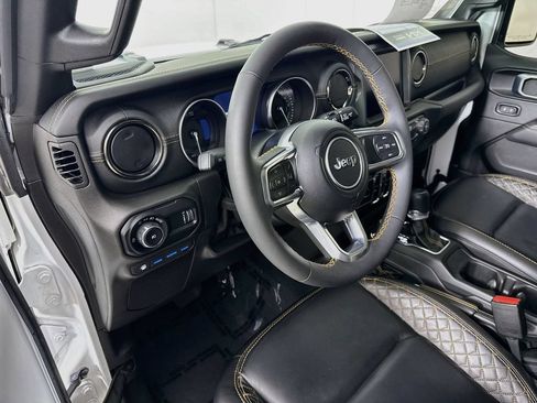 Used 2023 Jeep Wrangler Unlimited Sahara AWD/4WD image 10