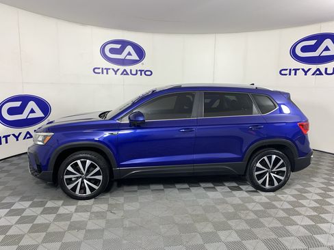 Used 2023 Volkswagen Taos SE w/ Panoramic Sunroof Package FWD image 6
