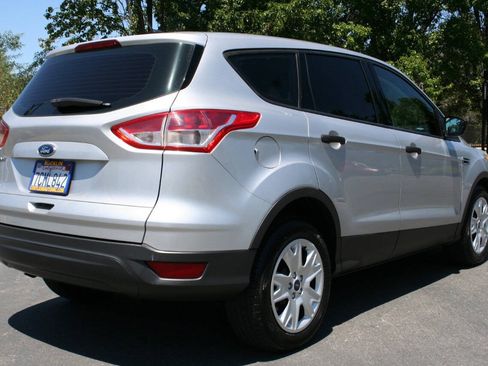 Used 2014 Ford Escape S FWD image 4