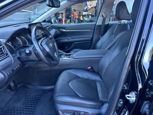 Used 2023 Toyota Camry XSE FWD image 9