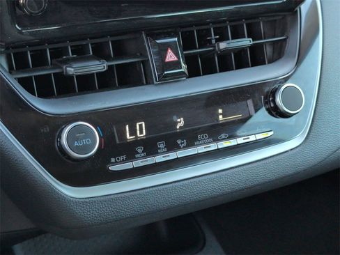 Used 2025 Toyota Corolla LE image 25