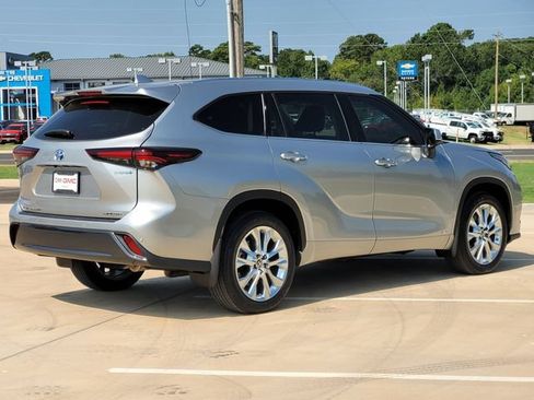 Used 2024 Toyota Highlander Limited AWD/4WD image 4