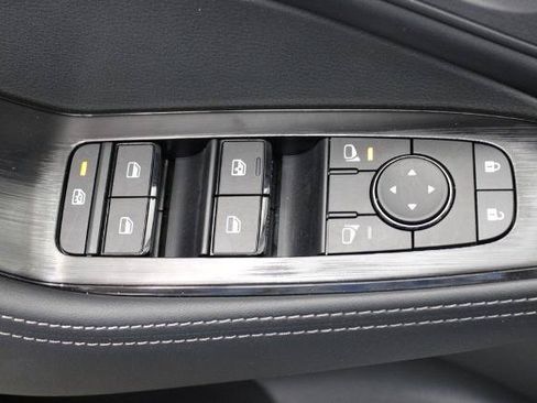 Certified 2026 Nissan Rogue SV FWD image 17