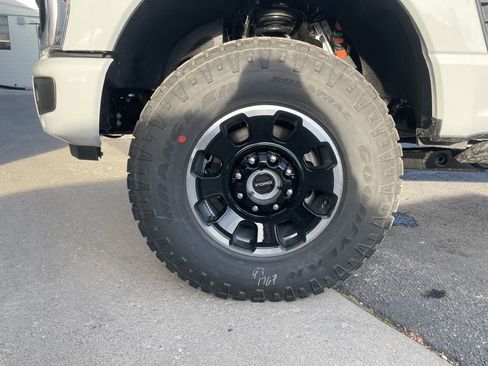 New 2026 Ford F350 Platinum w/ Tremor Off-Road Package image 40