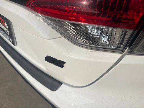 Used 2023 Toyota Corolla SE FWD image 4