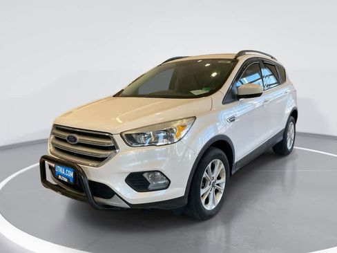 Used 2018 Ford Escape SE image 1