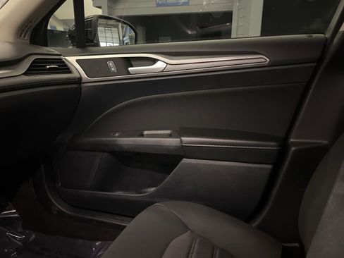 Used 2020 Ford Fusion SE image 13