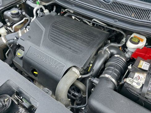 Used 2018 Ford Explorer Platinum image 12