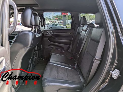 Used 2019 Jeep Grand Cherokee Altitude RWD image 18