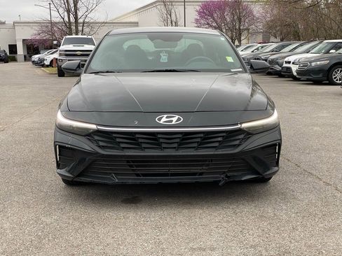 Used 2025 Hyundai Elantra Sport image 2