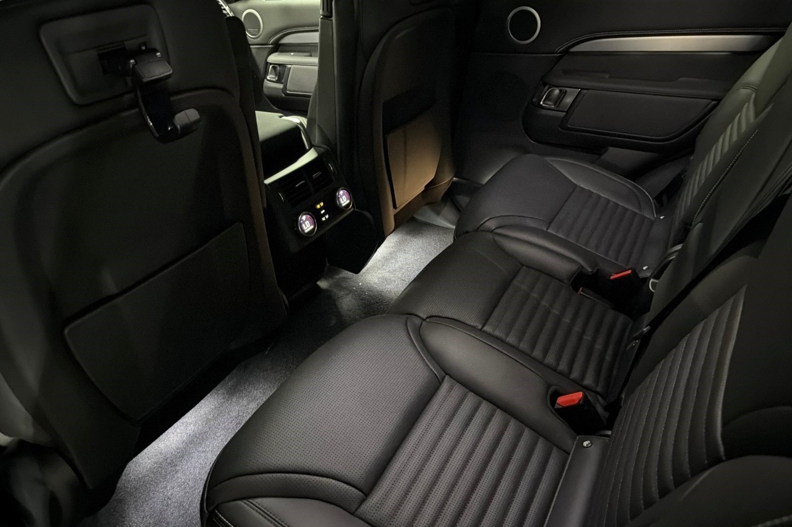 New 2026 Land Rover Discovery Limited Edition AWD/4WD image 24