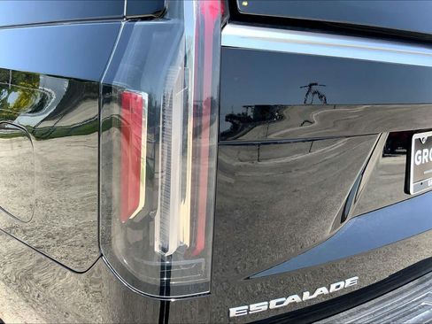Used 2023 Cadillac Escalade ESV Premium Luxury RWD image 28