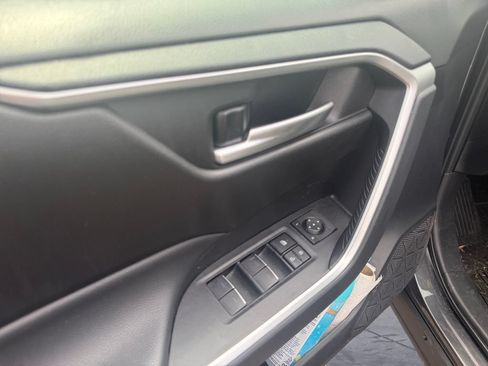 Used 2025 Toyota RAV4 XLE AWD/4WD image 22