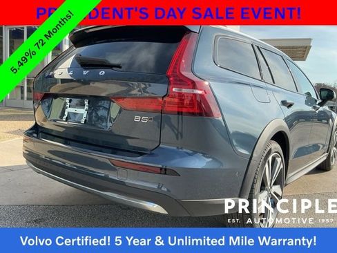 Certified 2025 Volvo V60 B5 Cross Country Plus image 11