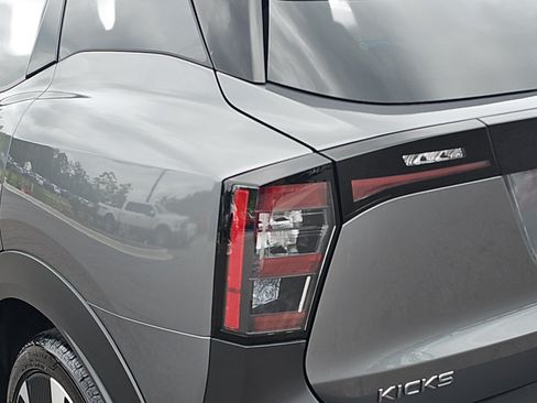 Used 2025 Nissan Kicks SR FWD image 29
