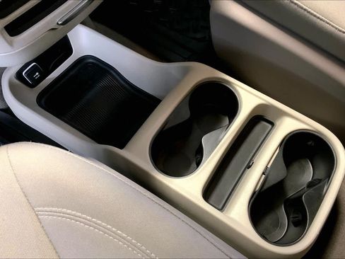Used 2019 Chrysler Pacifica L FWD image 16