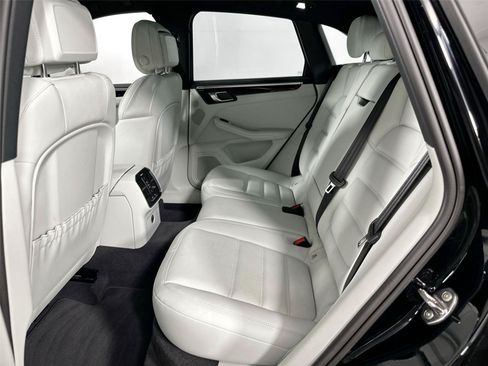 Certified 2024 Porsche Macan AWD/4WD image 19