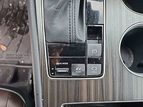 Used 2024 Toyota Sienna Platinum image 25