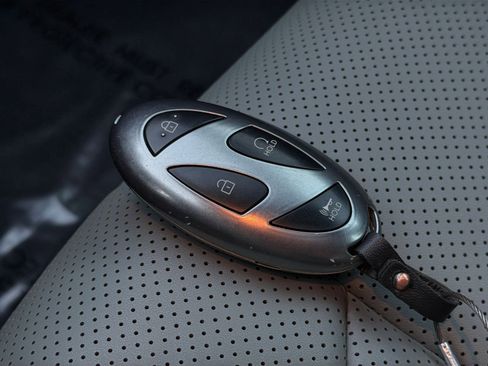 Used 2025 Hyundai Elantra Limited image 23