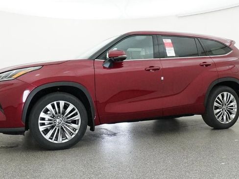 New 2026 Toyota Highlander Platinum image 18