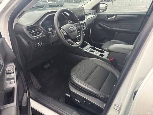 New 2025 Ford Escape SE image 5