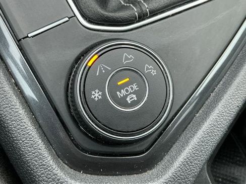 Certified 2022 Volkswagen Tiguan SE image 11