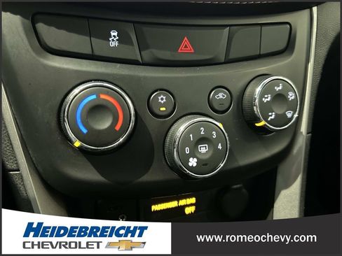 Used 2021 Chevrolet Trax LT w/ LT Convenience Package AWD/4WD image 23