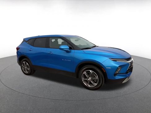 Used 2026 Chevrolet Blazer LT AWD/4WD image 2